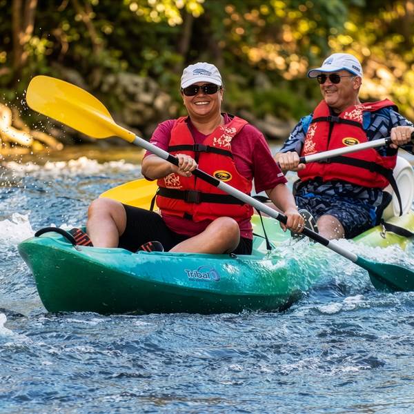 Profitez d’une descente en canoë-kayak sur l’Aveyron dans une ambiance conviviale et rafraîchissante au cœur des Gorges.-photo-gallery