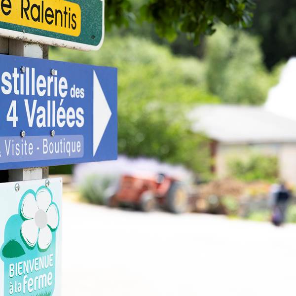 Signalisation extérieure indiquant la visite et la boutique-photo-gallery