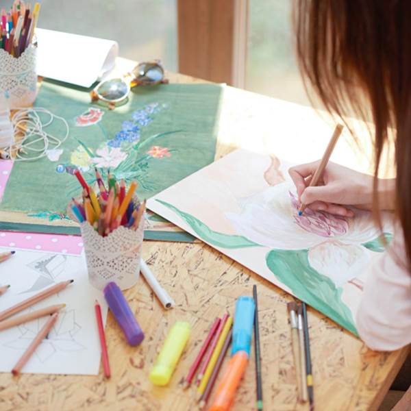 artist-painting-beautiful-flower-sheet-paper (1)-photo-gallery