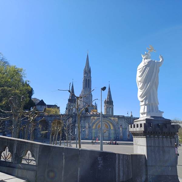 sanctuaire et statue-photo-gallery