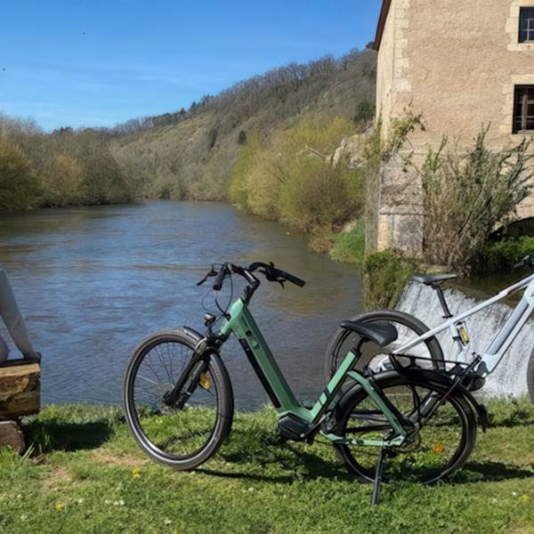 Balade a` ve´lo au bord de la Ve´ze`re - Nature et de´tente au Bugue en Dordogne-photo-gallery