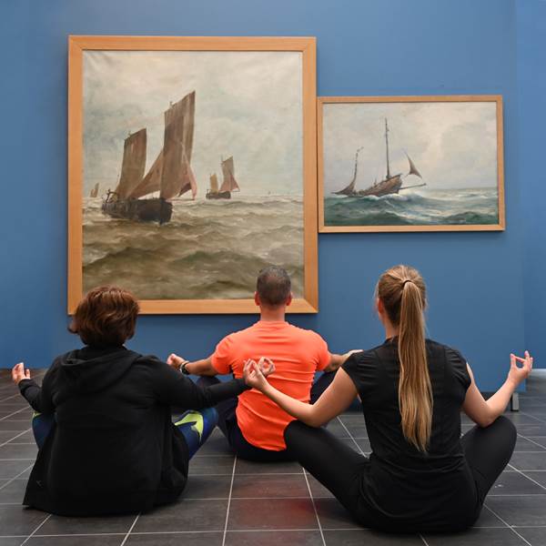 image yoga musée-photo-gallery