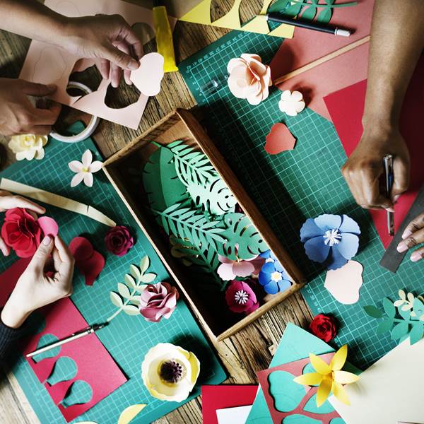 people-making-paper-flowers-craft-art-work-handicraft (1)-photo-gallery