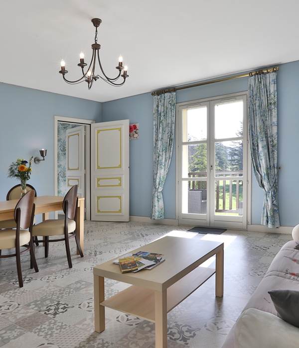 Gîte Junior Suite Gentilhommière PMR 24 - 25 séjour cuisine salon balcon en RdC - de 2 à 6 couchages