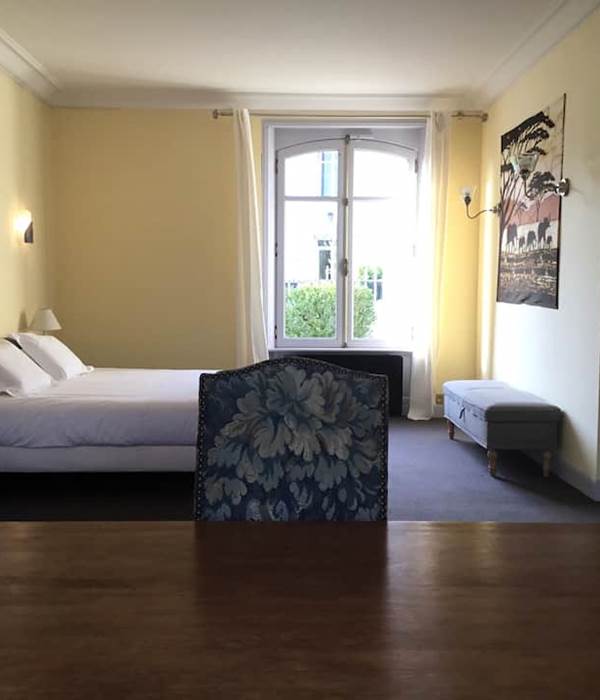Cirsé : magnifique chambre avec bureau et lit king size