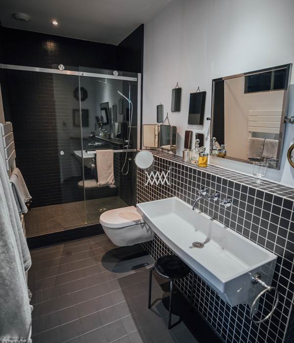 La salle de bain de la chambre l'imprimeur