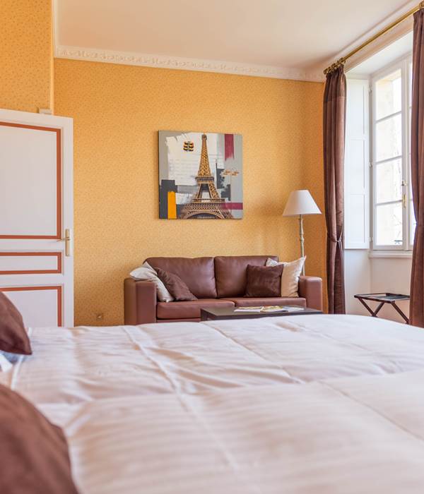 Chambre Jonquille château avec salon canapé
