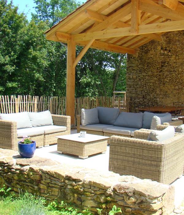 Grande terrasse avec auvant
