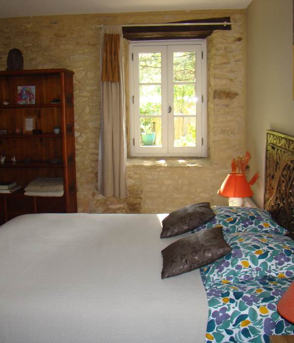 Chambre ocre