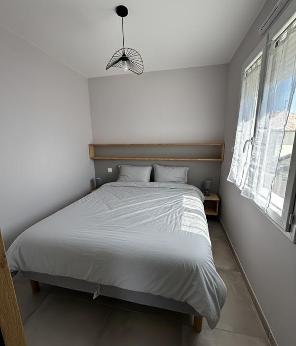 Logement 1 LE MAINE LOREVA CONSTANT vue chambre lit 160 - Copie
