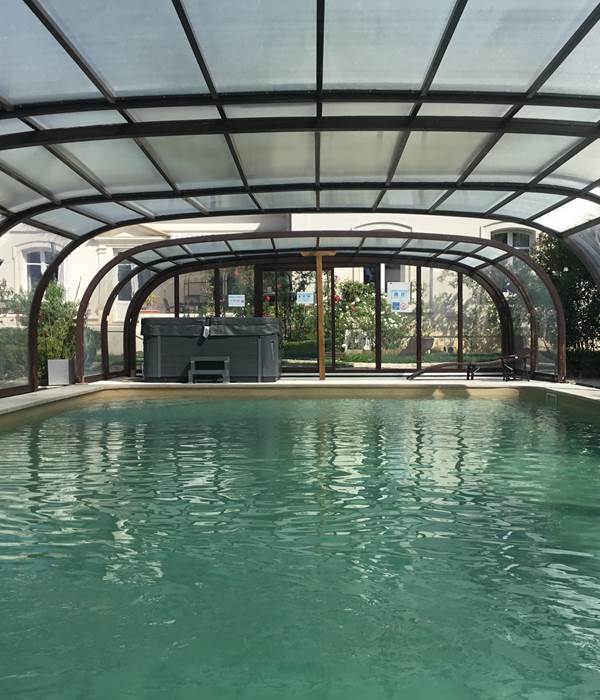 PISCINE ET JACUZZI