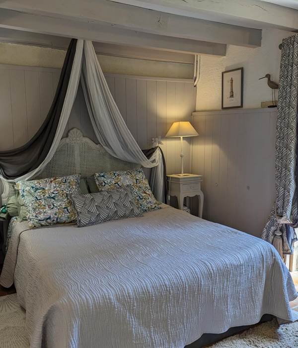 Moulin-Rouhaud-Suite-familiale-Ancolie-agapanthe-lit-queen-size