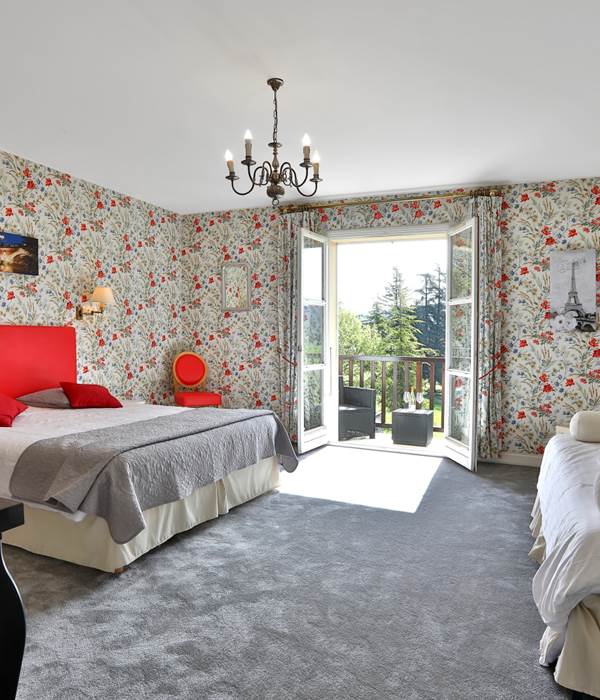 Chambre Gentilhommière 26 accessible PMR RdC - 2 à 4 couchages - balcon vue parc et piscine