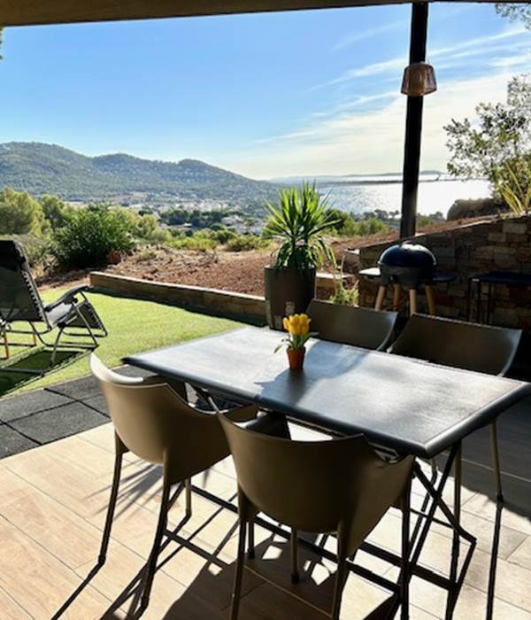 LEVANT Terrasse privative vue mer