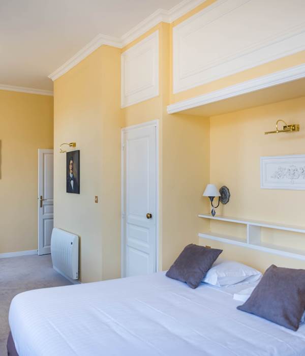 Chambre triple Jaune Château