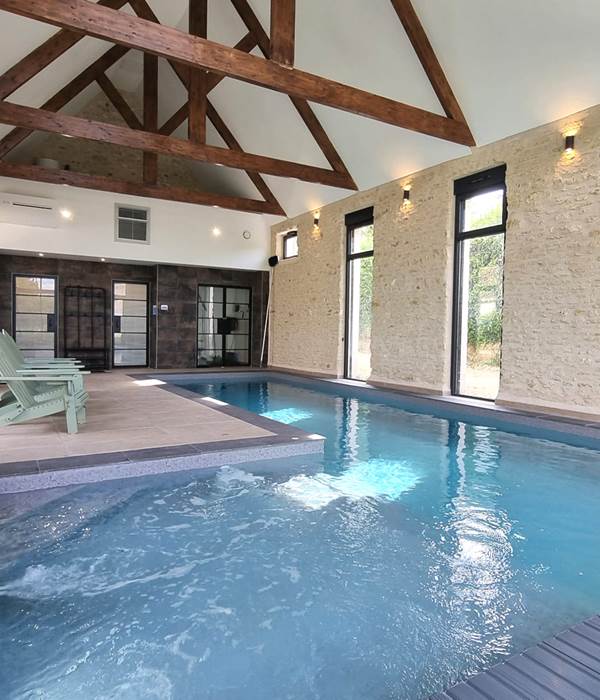 Piscine chauffée toute l'année, en exclusivité aux beaux jours - Domaine des Cyclamens