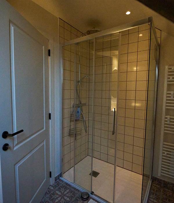 Shower bathroom 3