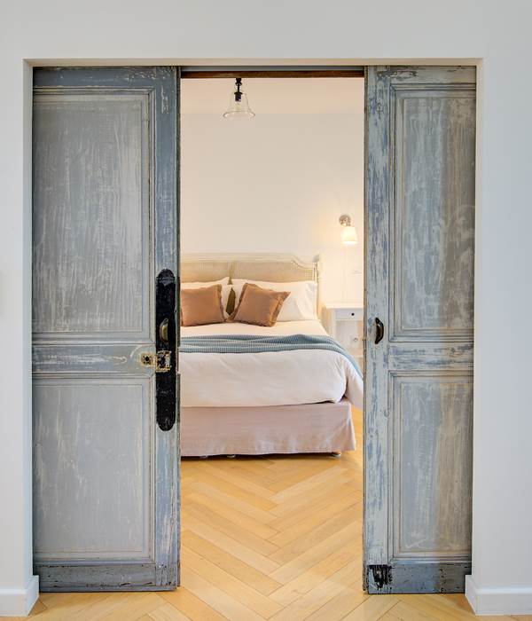 La grande chambre, ses portes