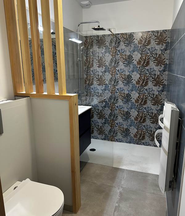 Logement 1 LE MAINE LOREVA CONSTANT vue salle de bain