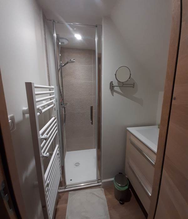 salle de bains pour la chambre double