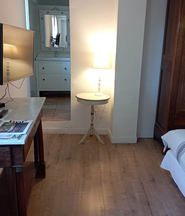 Chambre rabassier côté télévision