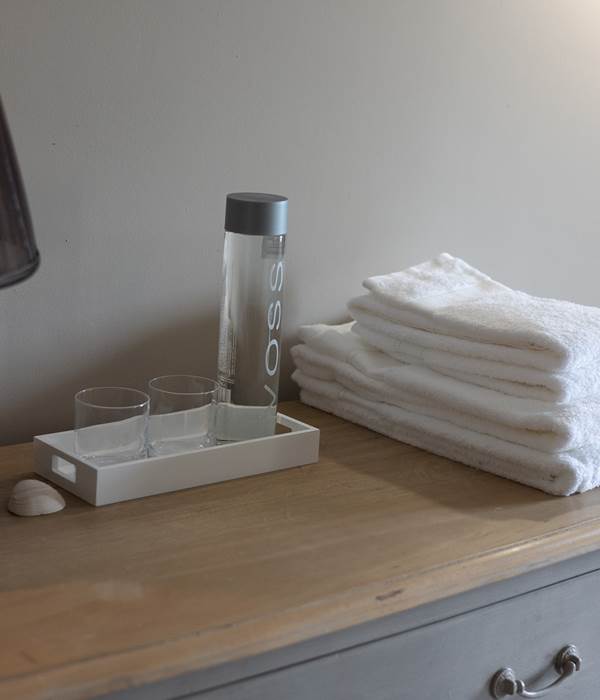 se rafraichir collation eau fraiche en bouteille de verre