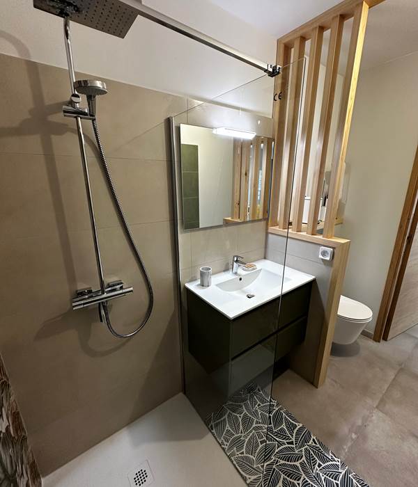 Logement 2 Equilibre LE MAINE LOREVA CONSTANT vue salle de bain douche