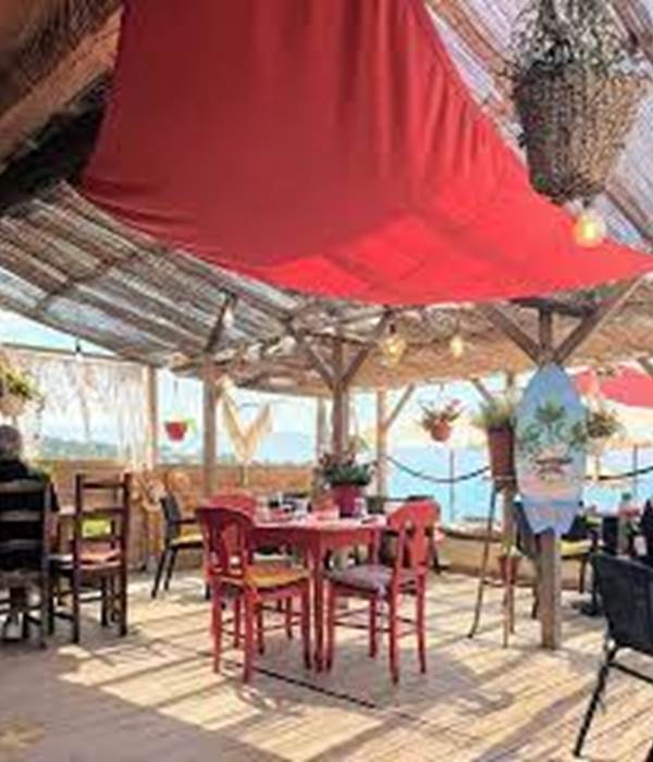 La Petite Voile Rouge à Sagone Plage
