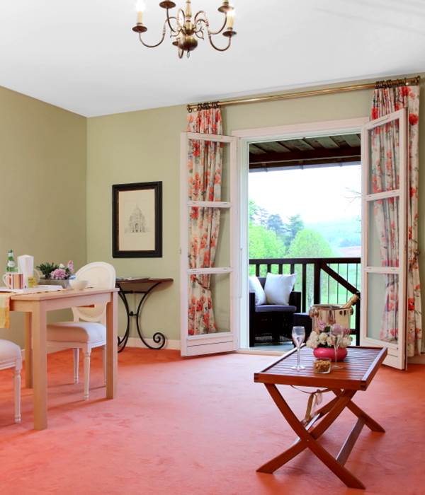Gîte de charme Junior suite 35 - 36 séjour et balcon vue de l'entrée