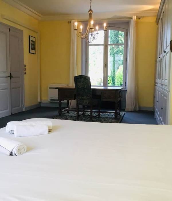 Cirsé: chambre traversante de 30m2, lit King size au RDC