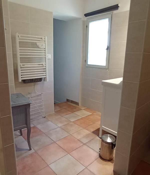Salle de douche appartement à l'Isle sur la sorgue