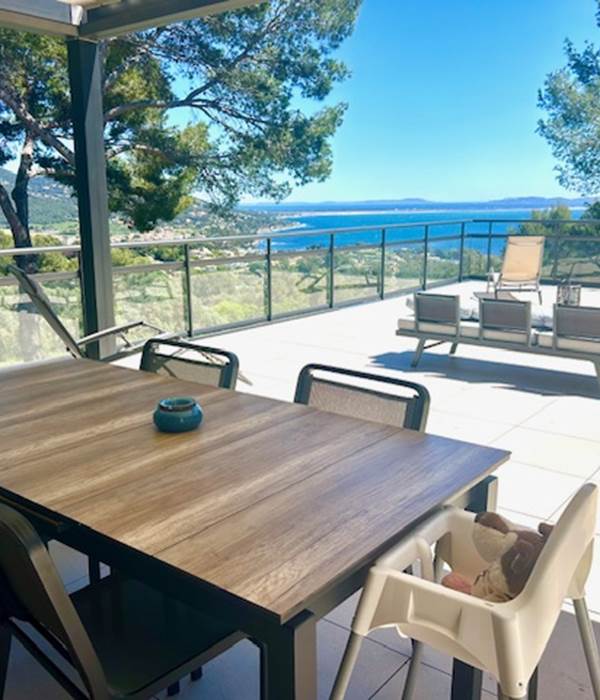 Terrasse privative vue mer et Iles d'Or