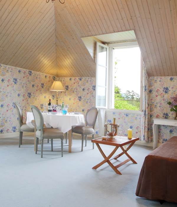 Gîte de charme Suite Privilège 42 41 40  séjour vue de l'entrée