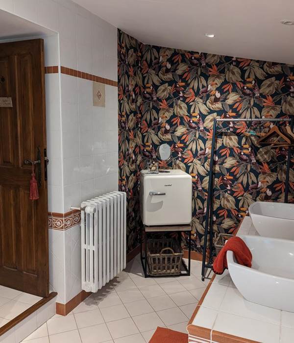 Moulin-Rouhaud-Suite-Junior-Amarante-salle-d'eau