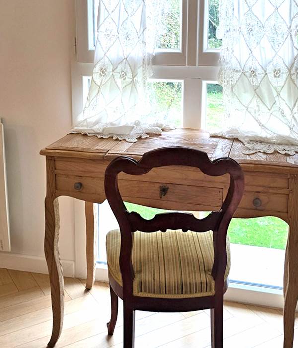 Le bureau de dame de la chambre : conversation avec les oiseaux du jardin