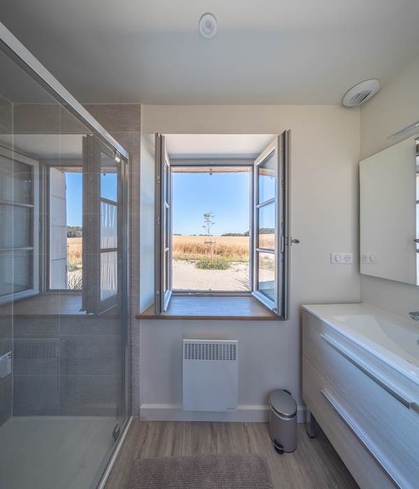 salle de bains de la chambre du rez-de-chaussée.
