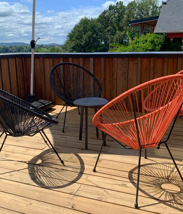 Giteslessources_objat_cotémaison_terrasse