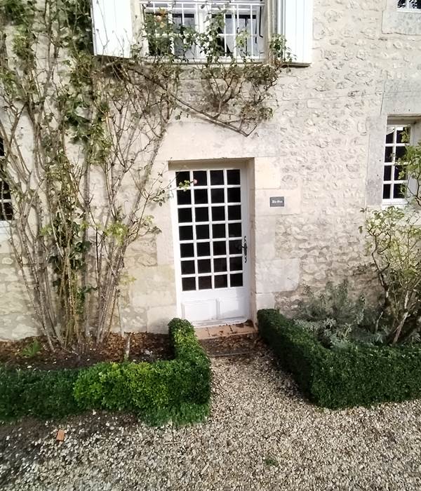Entrée Dugua face château