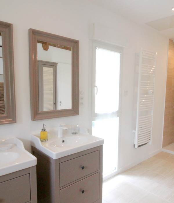 Grande salle de bain complète