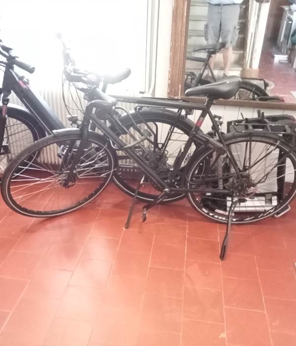 Le Mas Palegry chambres d'hôtes Perpignan - Le parking à vélos dans la maison.