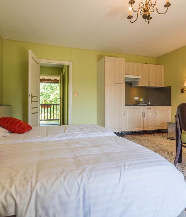 Junior suite et gîte de charme 35/36 avec 2 couchages lit 90 dans salon séjour
