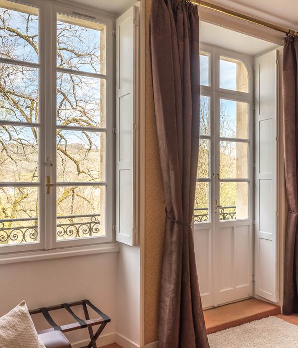 Chambre Jonquille château avec balcon et bureau