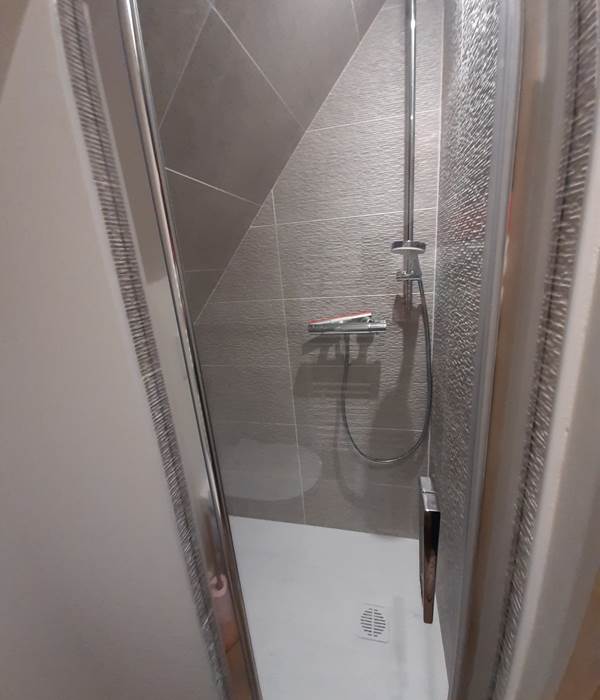 Douche et WC pour la chambre de l'étage - gîte du Cygne