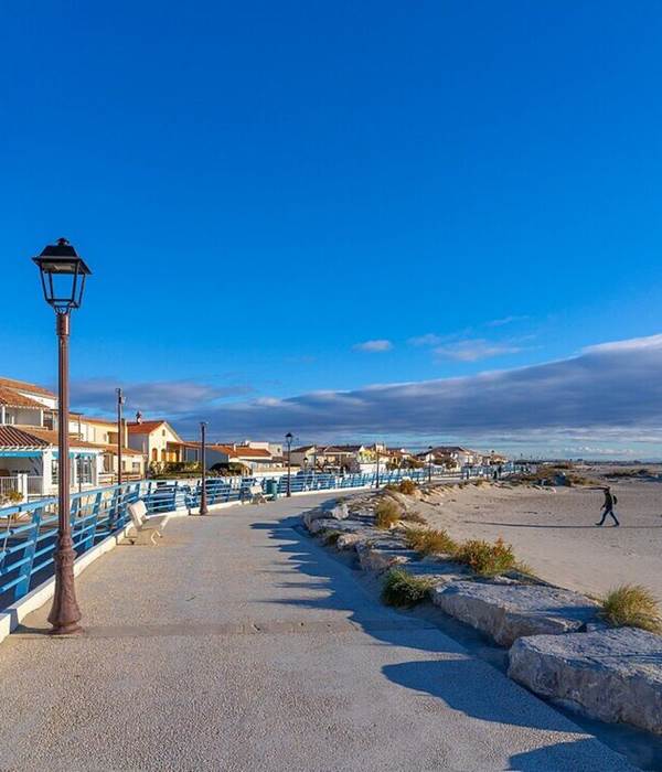 71401861-Amphora-beach-des-Amphores-Saintes-Maries-de-la-Mer-Camargue-Bouches-du-Rhone-Provence-Alpes-Cote-d-Azur
