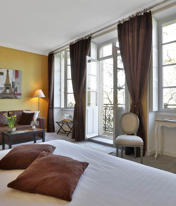 Chambre Jonquille château 7 avec balcon de 2 à 4 personnes en canapé-lit