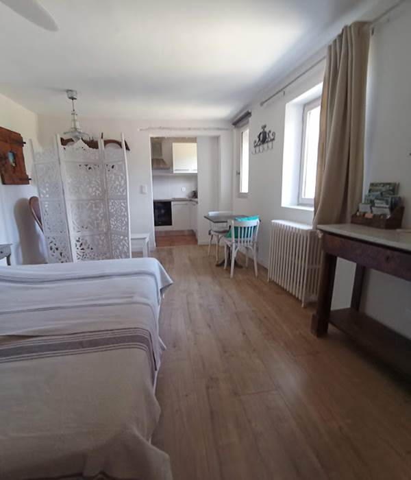 chambre et pièce à vivre en Provence