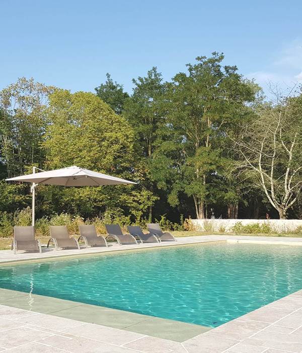 Piscine d'été dans l'ancien potager, chauffée et sécurisée - Chill zone 4 sur 4 au solarium
