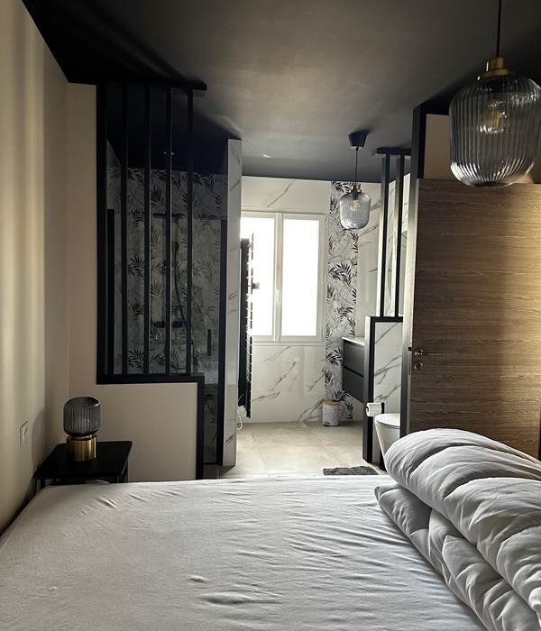 Logement 3 Evasion LE MAINE LOREVA CONSTANT vue chambre sur salle de bain