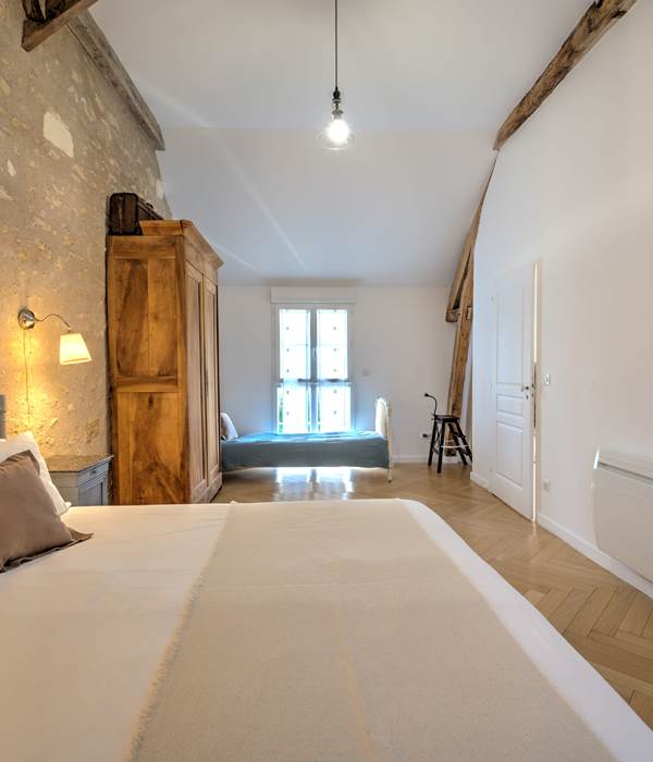 La chambre Grise au choix en lit double...