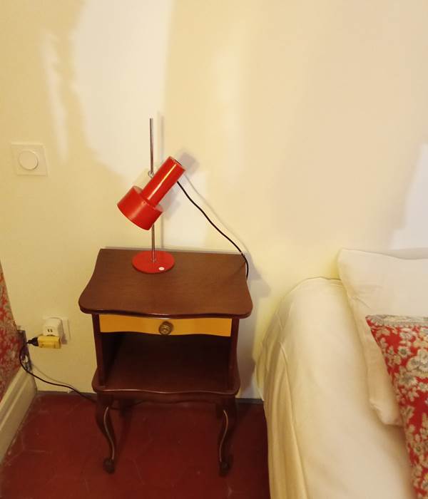 Le Mas Palegry chambres d'hôtes Perpignan chambre 3 côté salon table de nuit